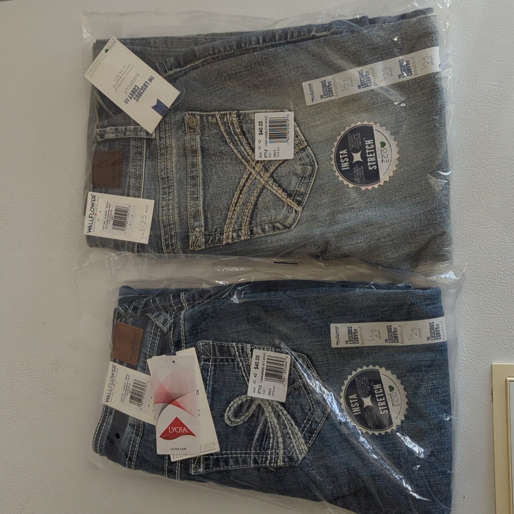 Wallflower insta stretch jeans 2 pair size 1/25 short
